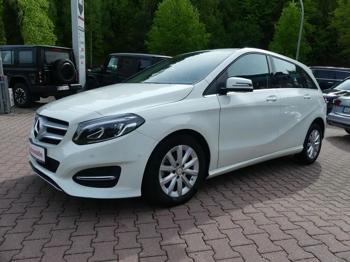 Mercedes-Benz B 180