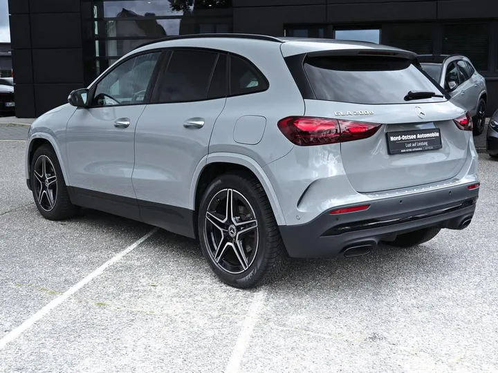 Mercedes-Benz GLA 200
