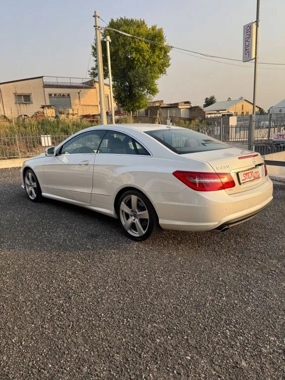 Mercedes-Benz E 220