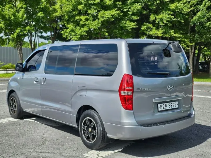 Hyundai Starex