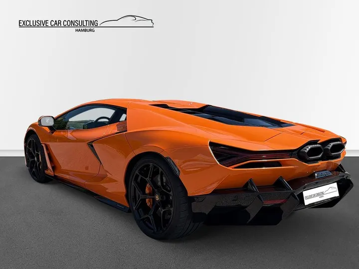 Lamborghini Revuelto