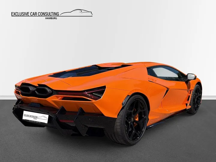 Lamborghini Revuelto