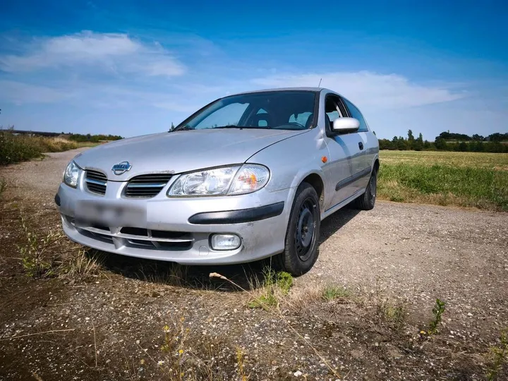 Nissan Almera