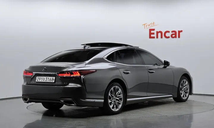 Lexus LS