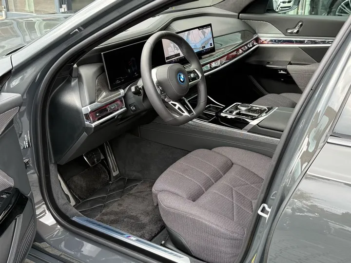 BMW 750