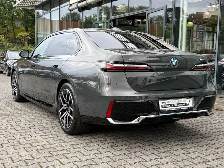 BMW 750