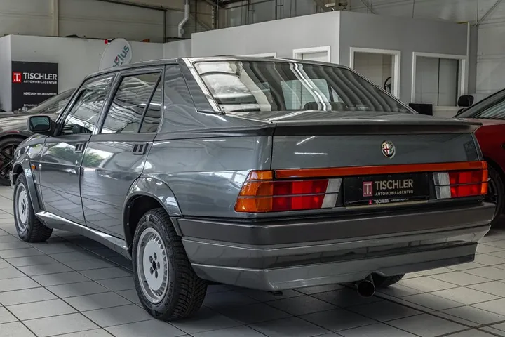 Alfa Romeo 75