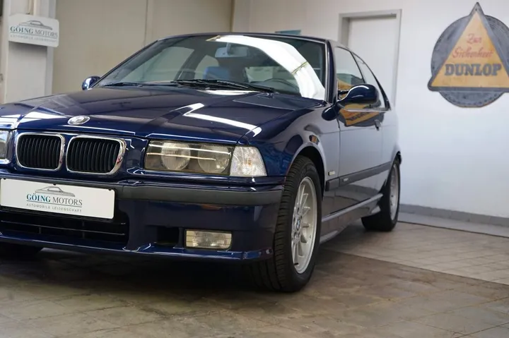 BMW 323