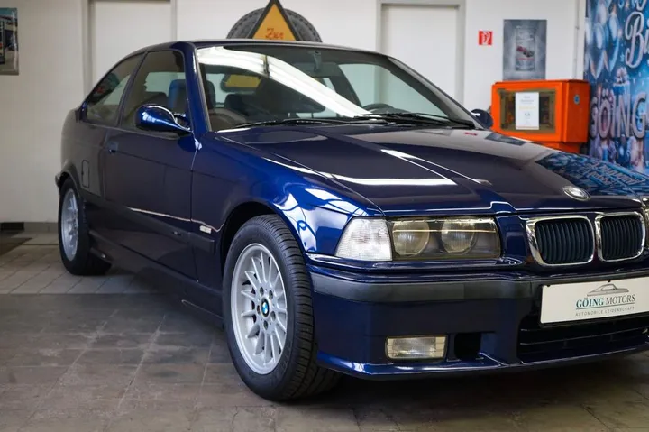BMW 323