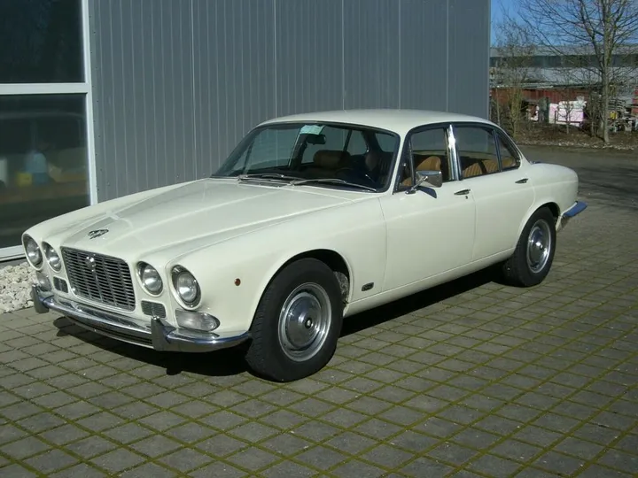 Jaguar XJ