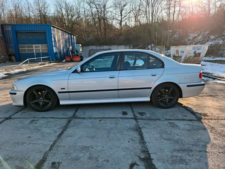 BMW 525