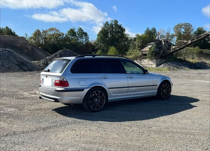 BMW 330