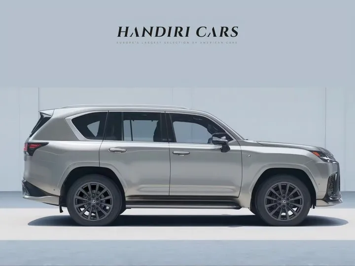 Lexus LX 700