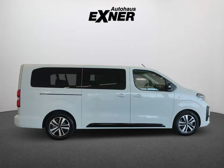 Peugeot Traveller