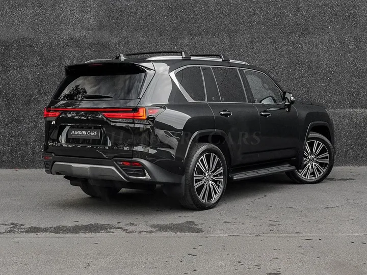 Lexus LX 700