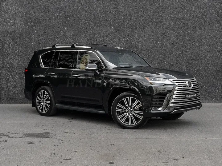 Lexus LX 700