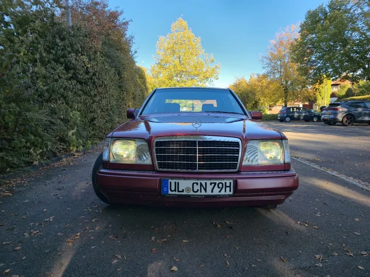 Mercedes-Benz E 220