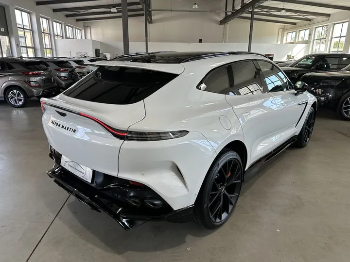 Aston Martin DBX