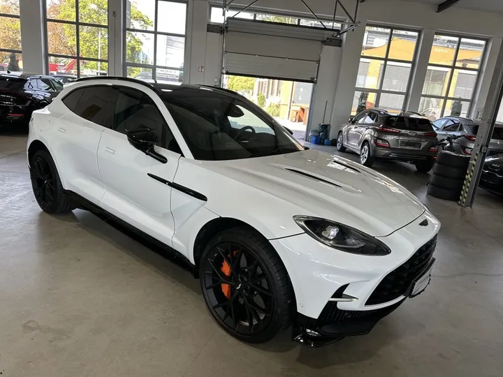 Aston Martin DBX