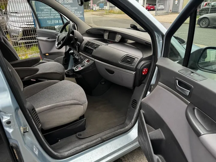 Peugeot 807