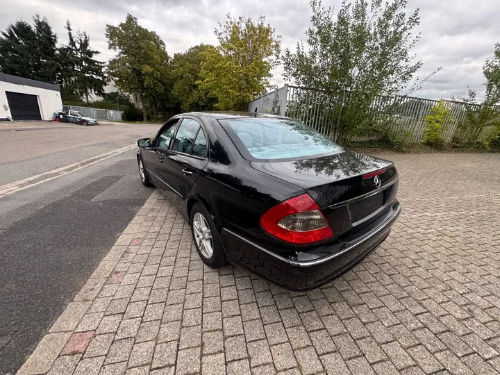 Mercedes-Benz E 200