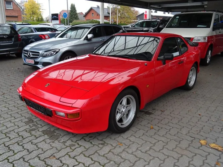 Porsche 944