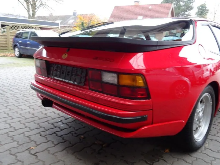 Porsche 944