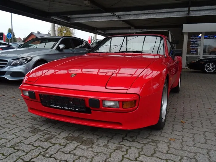 Porsche 944
