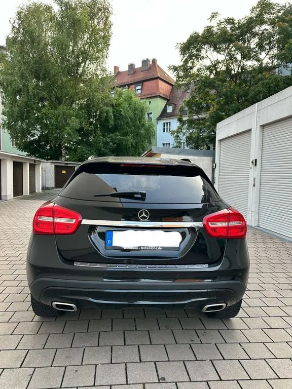 Mercedes-Benz GLA 200