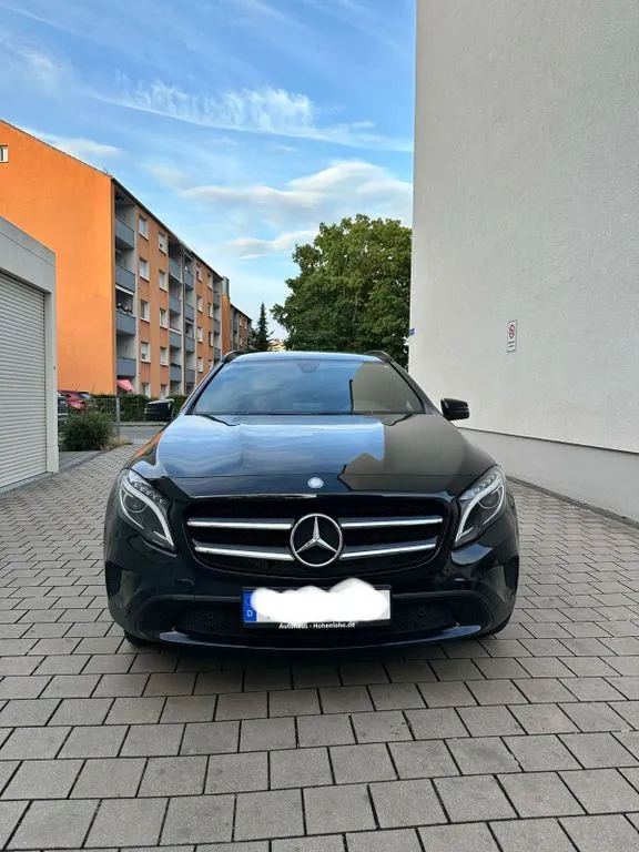 Mercedes-Benz GLA 200