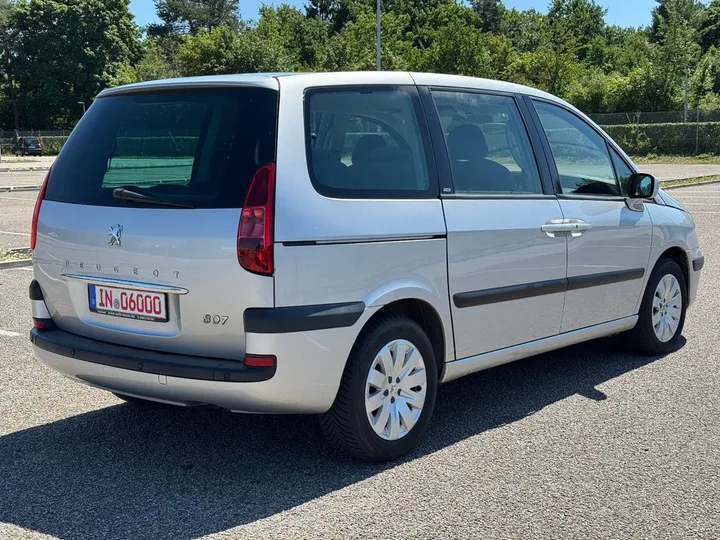 Peugeot 807