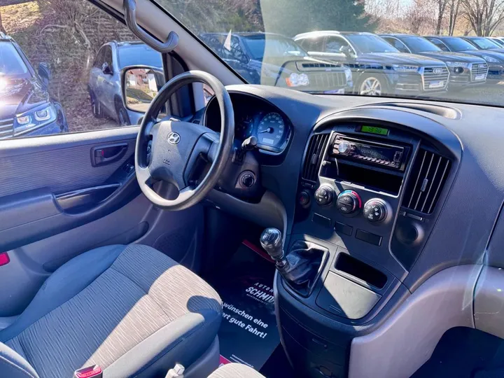 Hyundai H-1