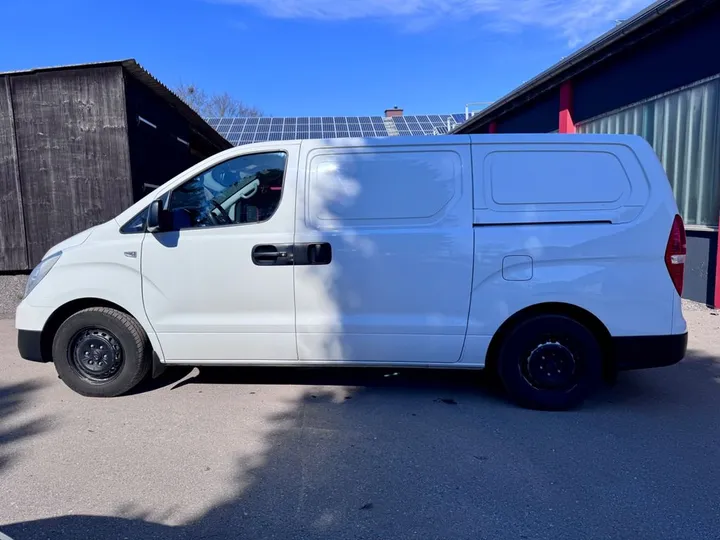 Hyundai H-1