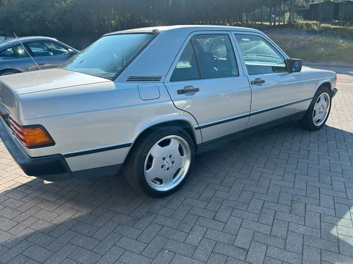 Mercedes-Benz 190