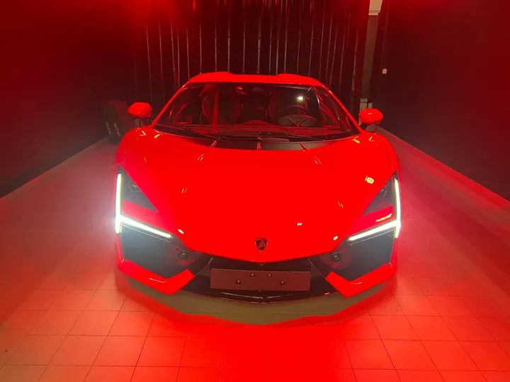 Lamborghini Revuelto