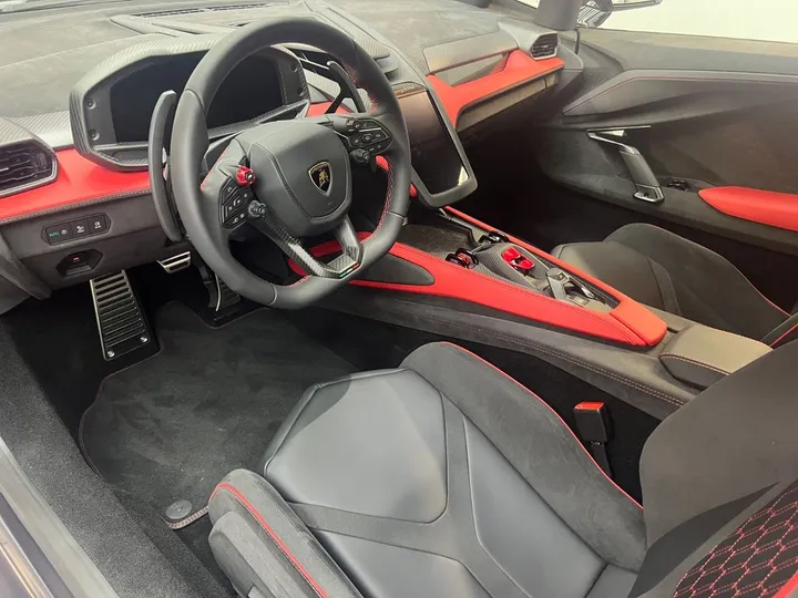 Lamborghini Revuelto