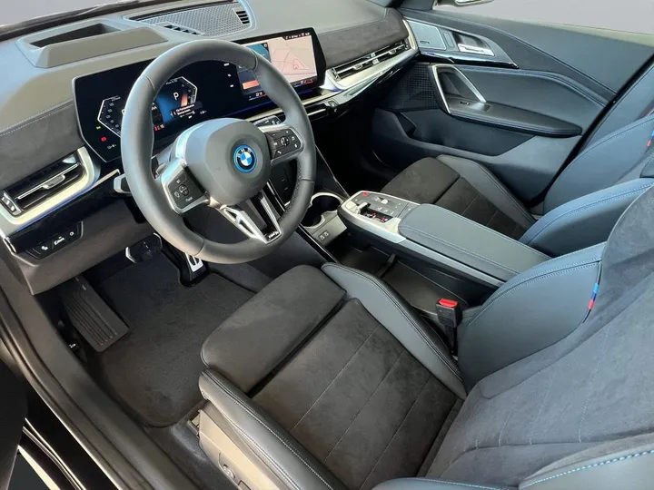 BMW iX1