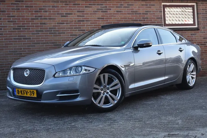 Jaguar XJ