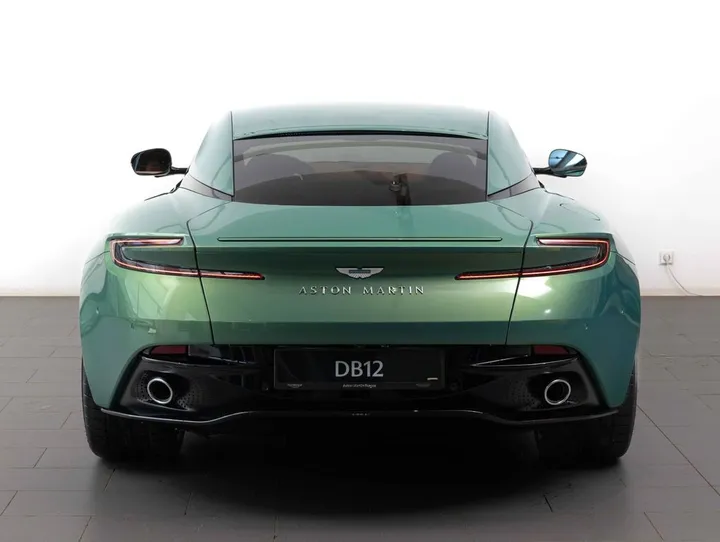 Aston Martin DB12
