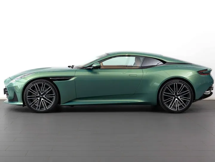 Aston Martin DB12