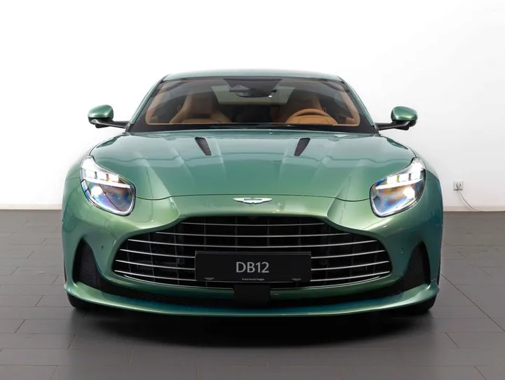 Aston Martin DB12