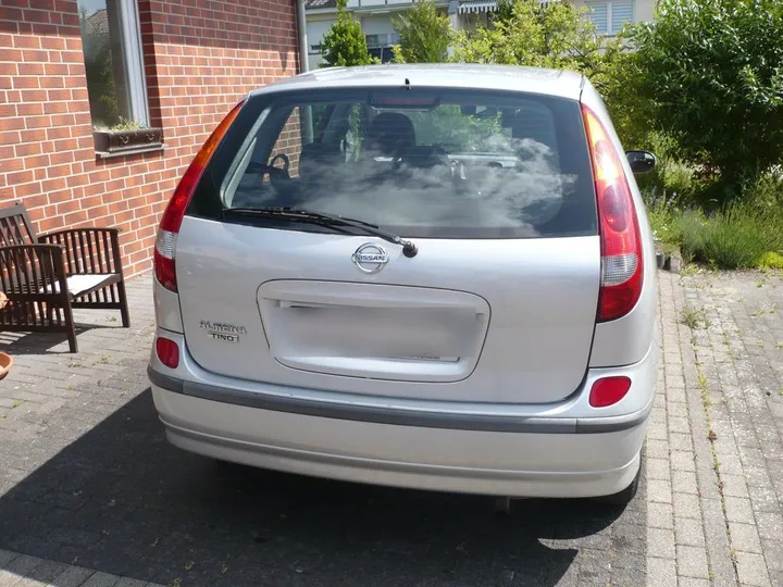 Nissan Almera Tino