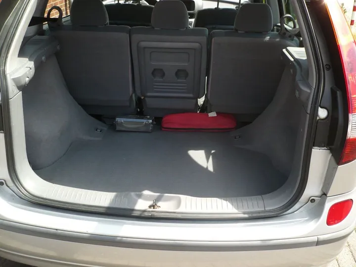Nissan Almera Tino