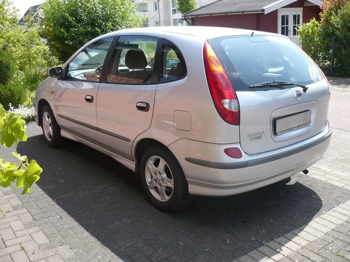 Nissan Almera Tino