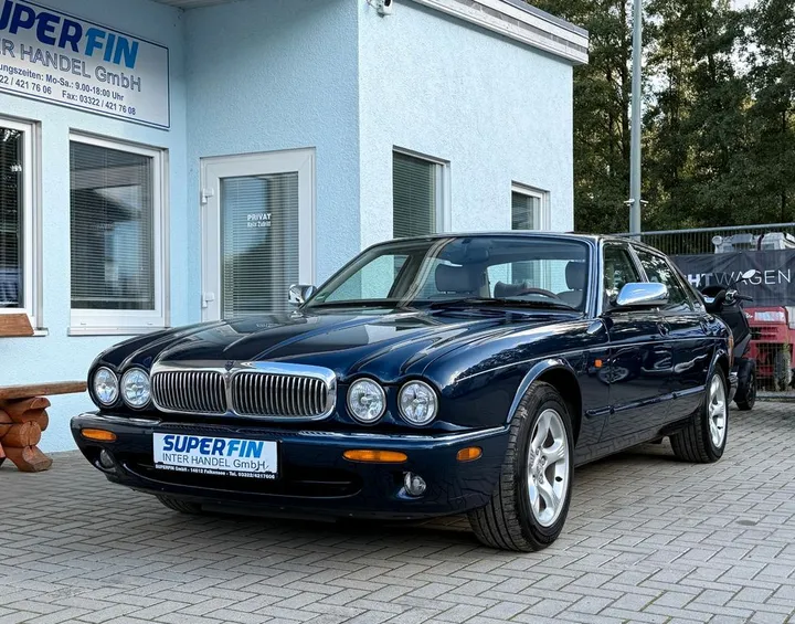 Jaguar XJ8