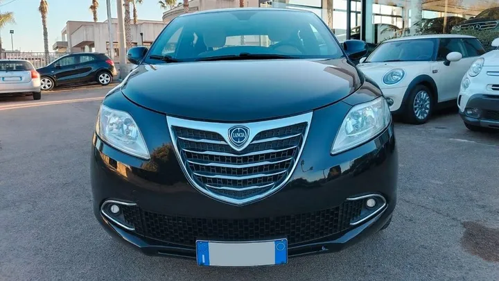 Lancia Ypsilon