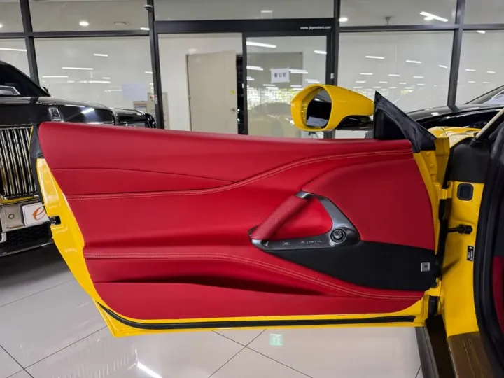 Ferrari 812