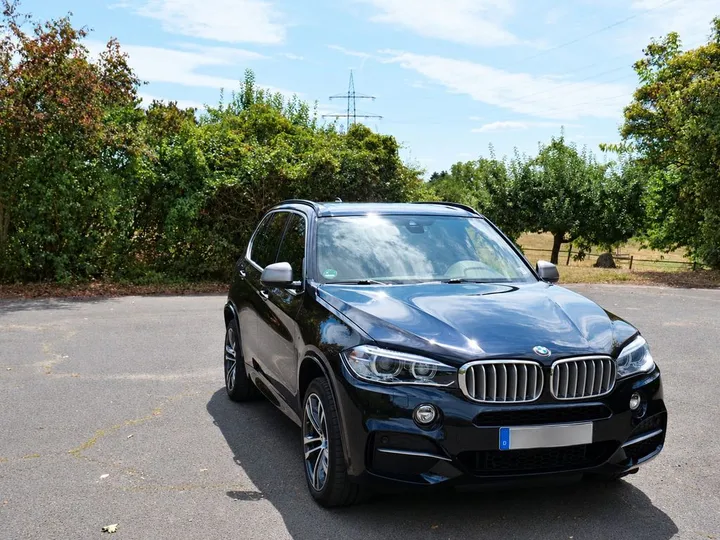 BMW X5 M50
