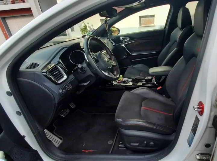 Kia pro cee'd / ProCeed