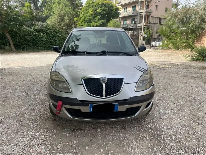 Lancia Ypsilon